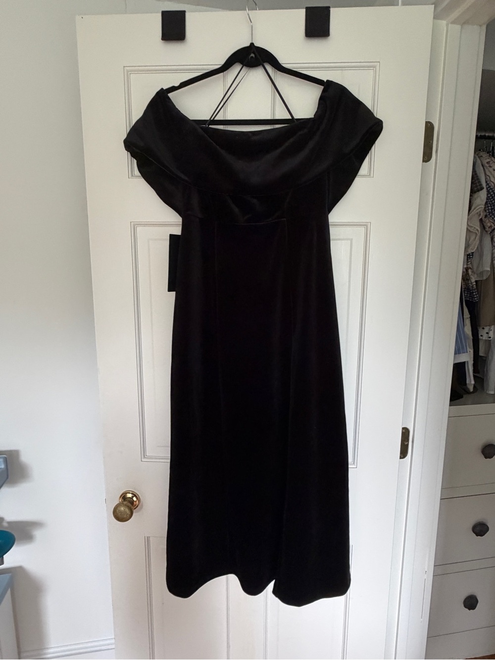 Tuckernuck Black One-Shoulder Velvet Gown